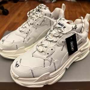 Balenciaga Triple S 42 size(9.5)